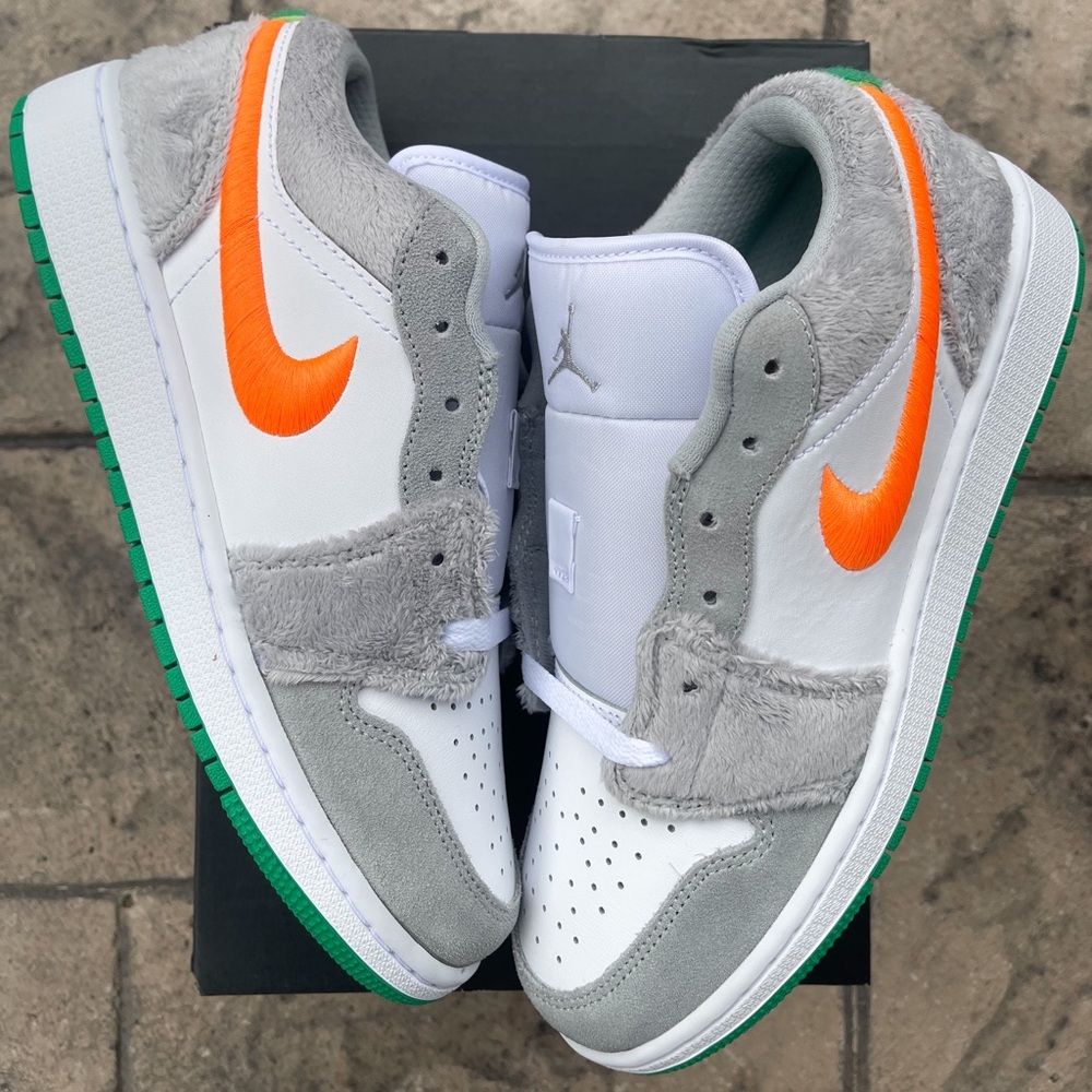 Jordan 1 low rabbit size 6.5Y / women’s 8